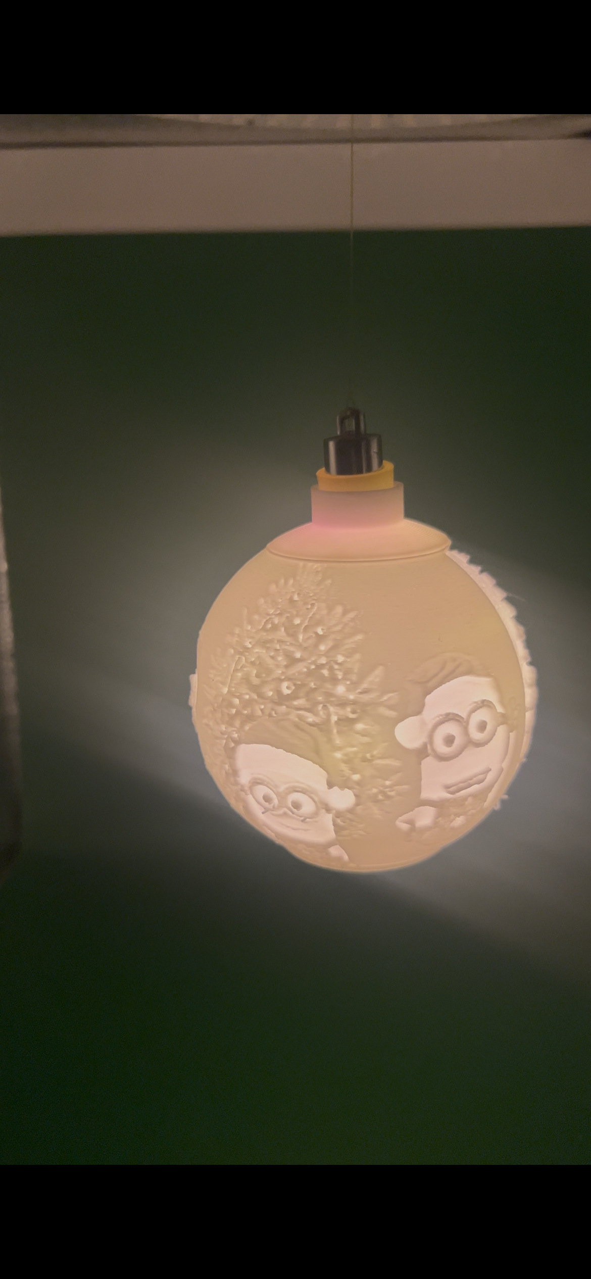 🎉👓 Boule Lumineuse Minions – Magie, Couleurs & Fun de Noël 🎄✨ – Image 2