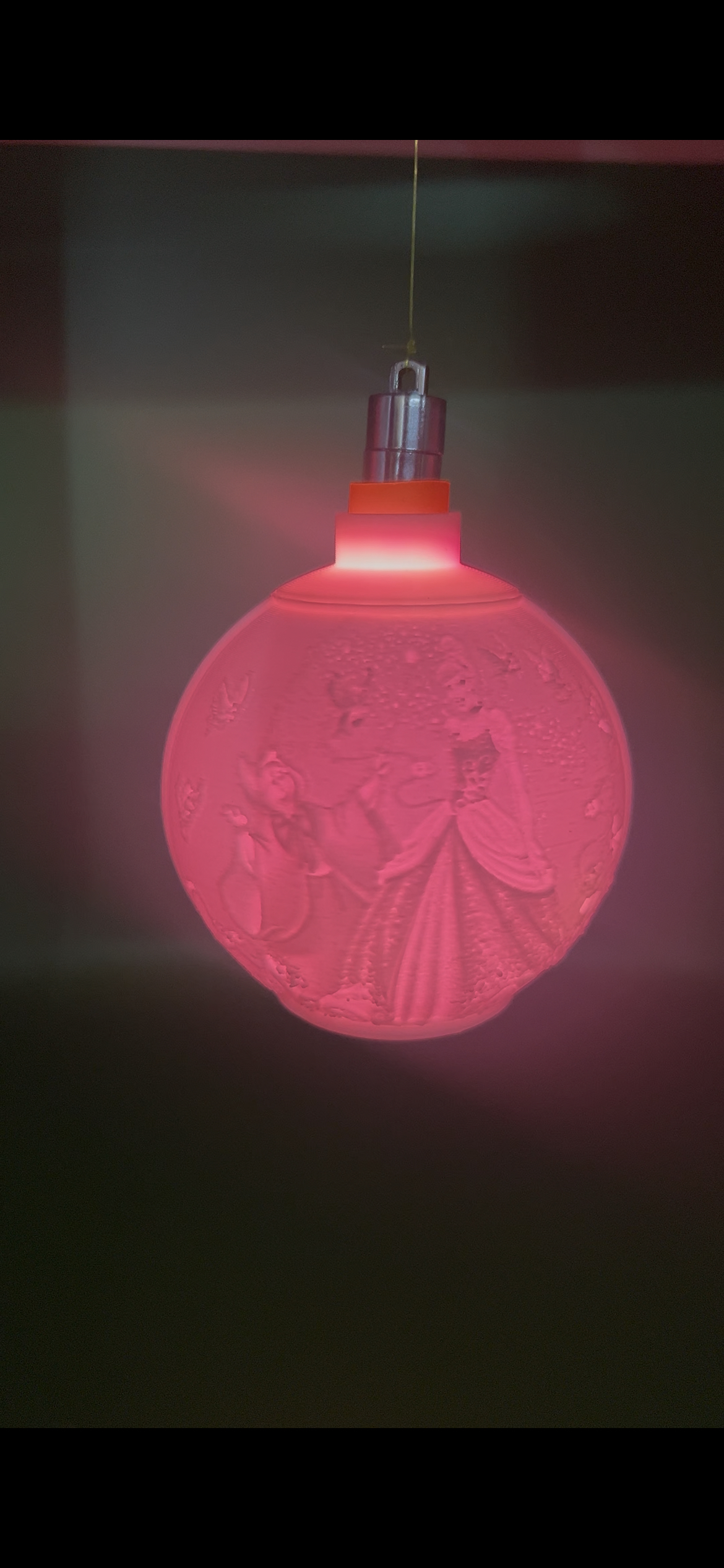 ❄️👑 Boule Lumineuse Cendrillon – Magie, Couleurs & Esprit de Noël 🎄✨ – Image 3