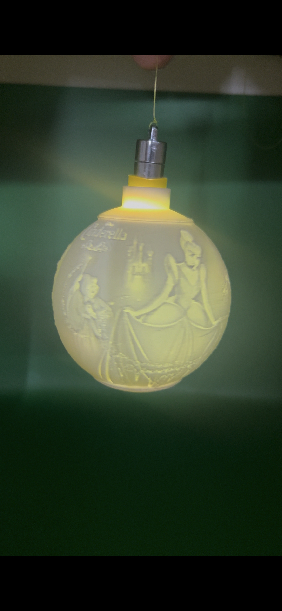 ❄️👑 Boule Lumineuse Cendrillon – Magie, Couleurs & Esprit de Noël 🎄✨ – Image 4